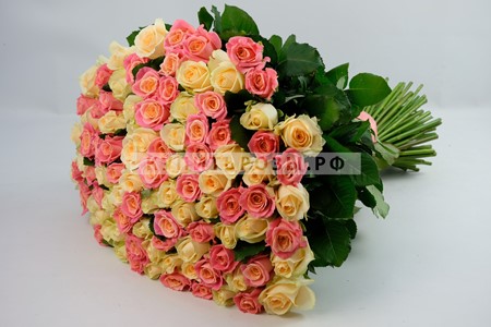 Букет роз Сеньорита из 101 розы купить в Москве недорого